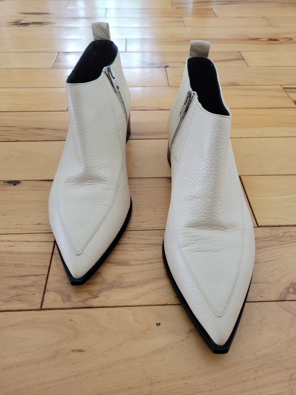 Everlane, Italian leather off white cream booties, size 10 Very Good Condition